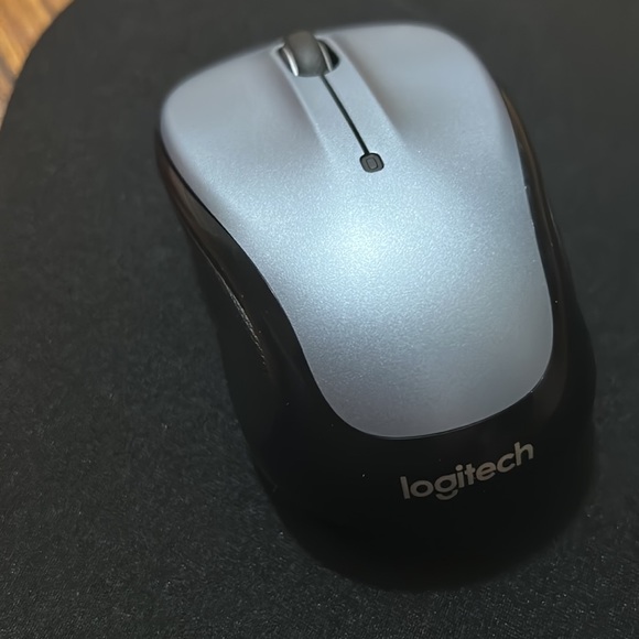 Logitech Compact Wireless Mouse - Picture 2 of 3